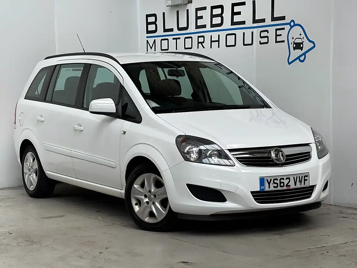 Used 2013 Vauxhall Zafira Exclusiv Summit White - Front View
