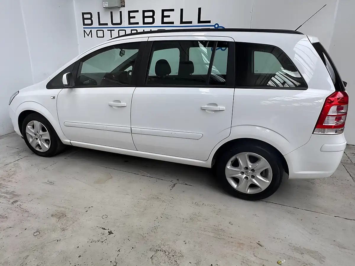 Used 2013 Vauxhall Zafira Exclusiv Summit White - Interior and Exterior details 6