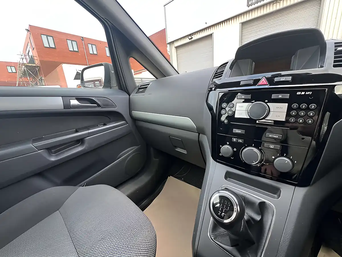 Used 2013 Vauxhall Zafira Exclusive White - Interior and Exterior details 11
