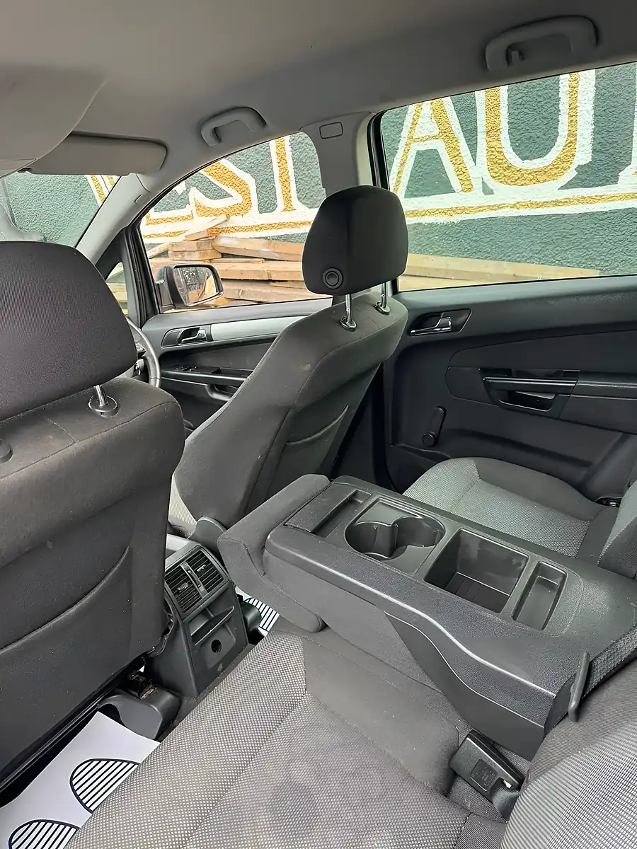 Used 2013 Vauxhall Zafira Seven-SEAT - Interior and Exterior details 12