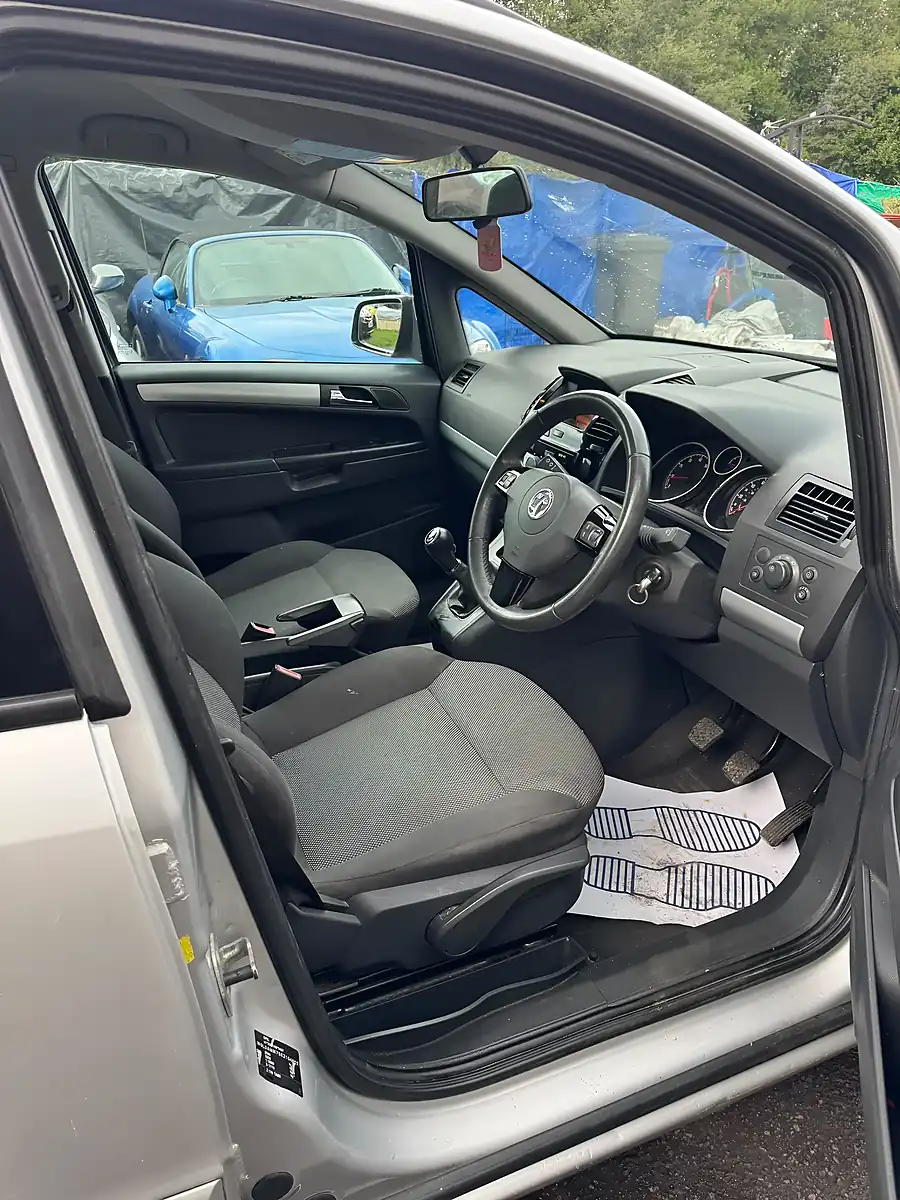 Used 2013 Vauxhall Zafira Seven-SEAT - Interior and Exterior details 6