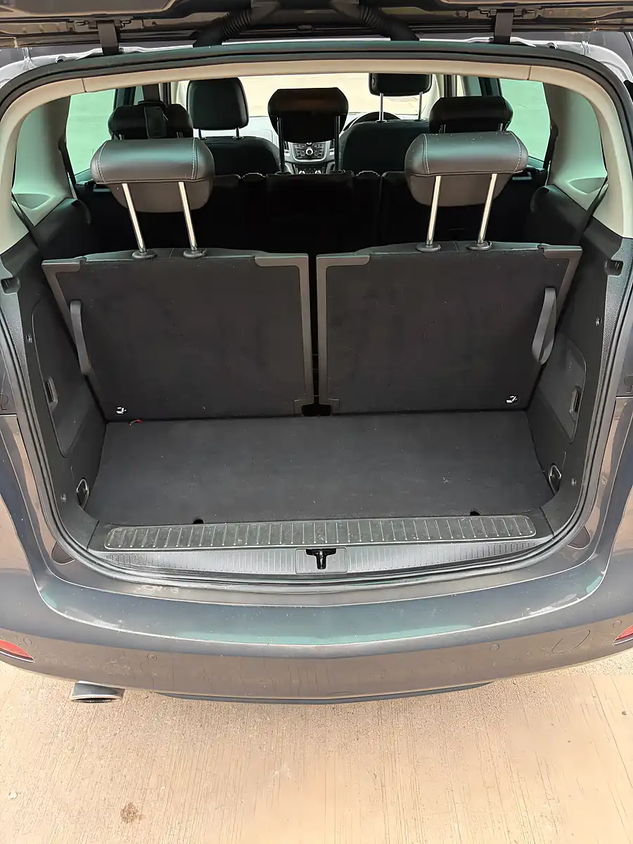 Used 2013 Vauxhall Zafira Tourer Se Grey - Interior and Exterior details 10