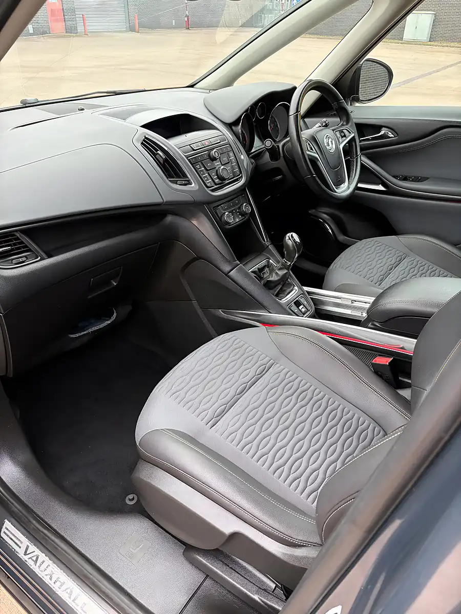 Used 2013 Vauxhall Zafira Tourer Se Grey - Interior and Exterior details 11