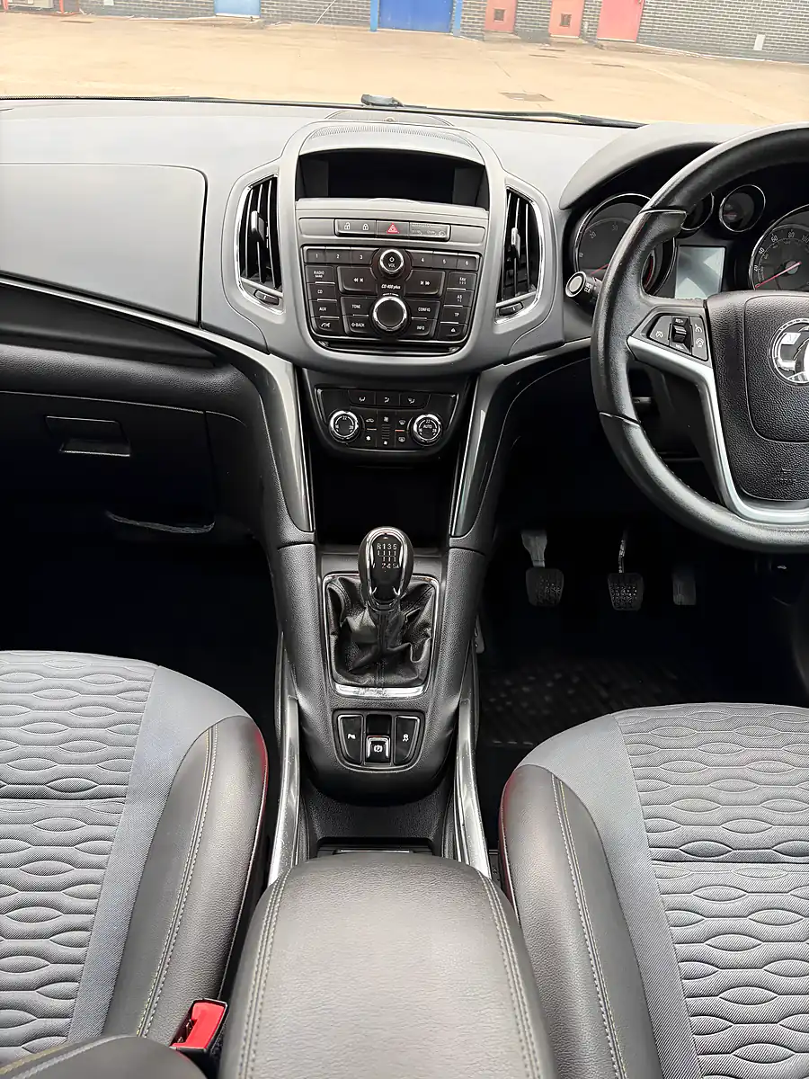 Used 2013 Vauxhall Zafira Tourer Se Grey - Interior and Exterior details 12