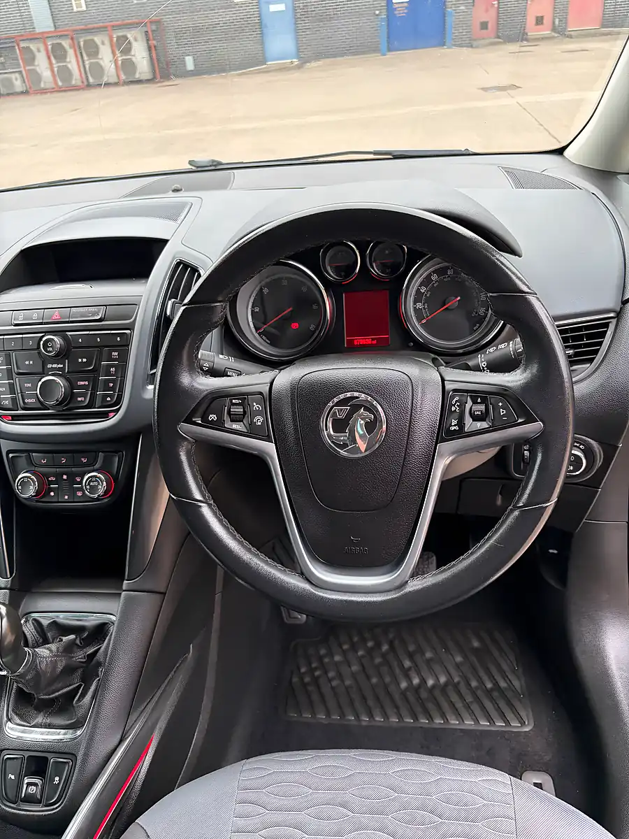 Used 2013 Vauxhall Zafira Tourer Se Grey - Interior and Exterior details 13