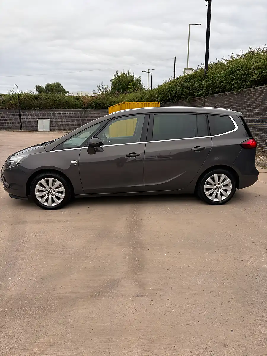 Used 2013 Vauxhall Zafira Tourer Se Grey - Interior and Exterior details 2