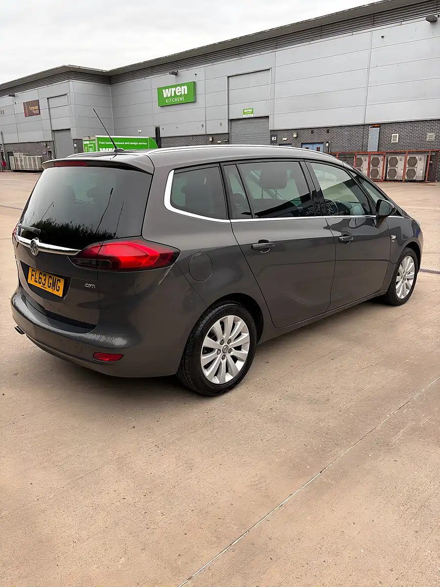 Used 2013 Vauxhall Zafira Tourer Se Grey - Interior and Exterior details 7