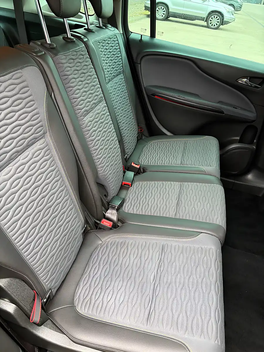 Used 2013 Vauxhall Zafira Tourer Se Grey - Interior and Exterior details 9