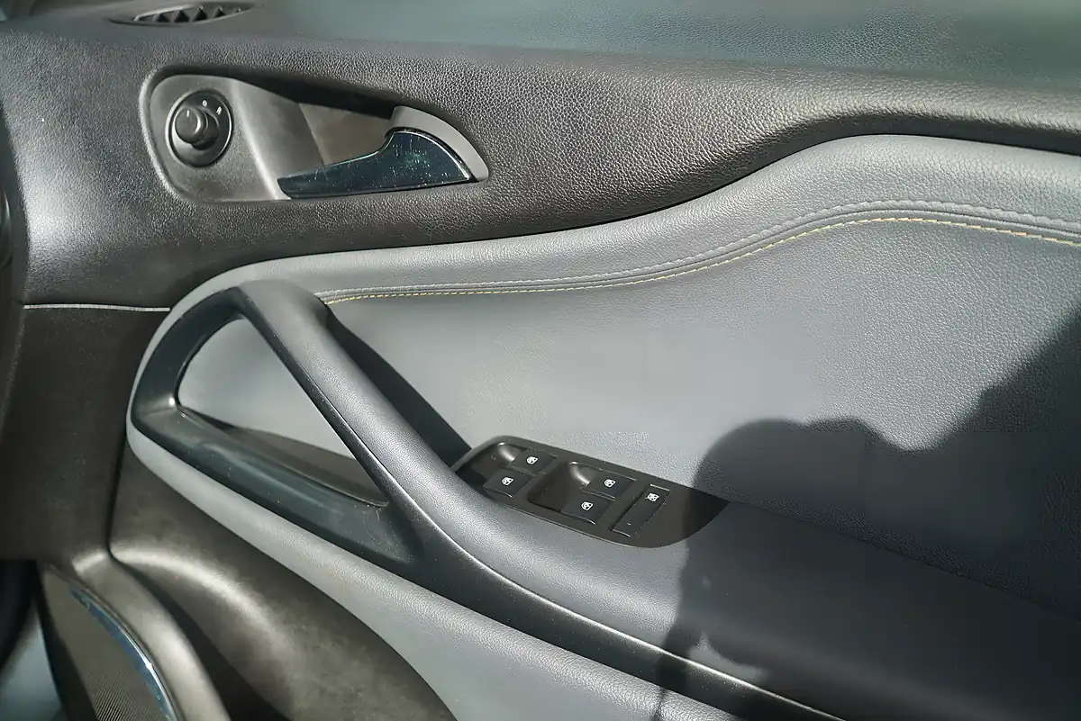 Used 2013 Vauxhall Zafira Tourer Se Silver - Interior and Exterior details 13