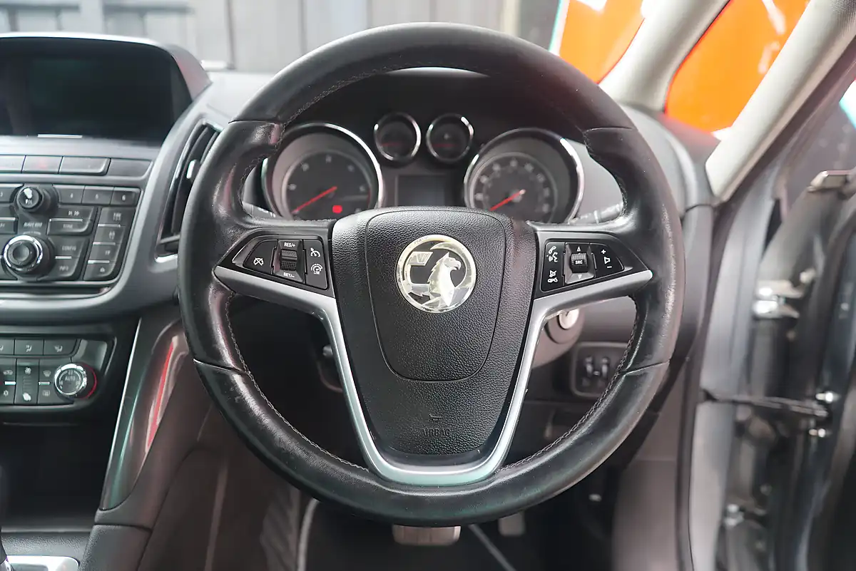 Used 2013 Vauxhall Zafira Tourer Se Silver - Interior and Exterior details 14