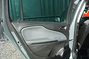 Used 2013 Vauxhall Zafira Tourer Se Silver - Interior and Exterior details 17