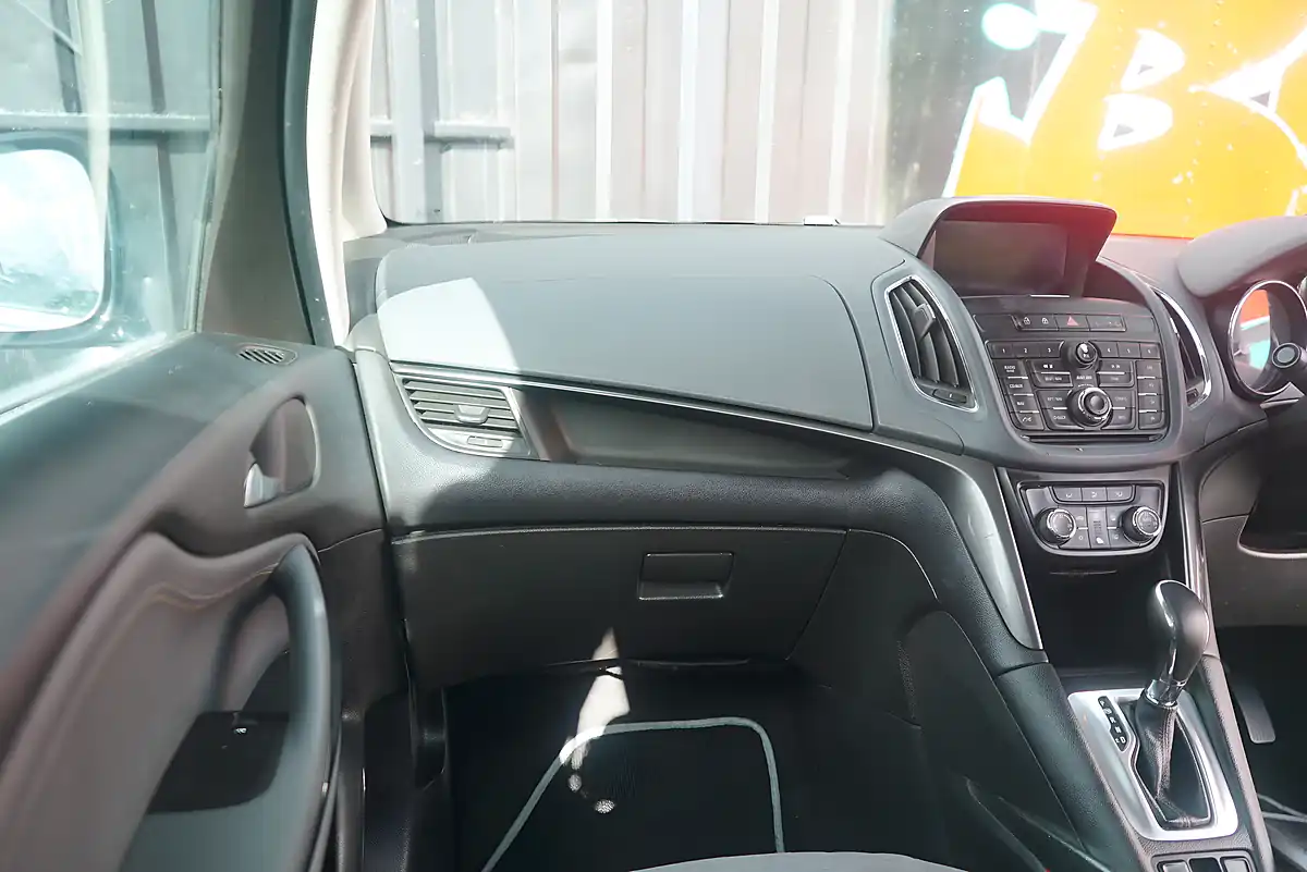 Used 2013 Vauxhall Zafira Tourer Se Silver - Interior and Exterior details 18