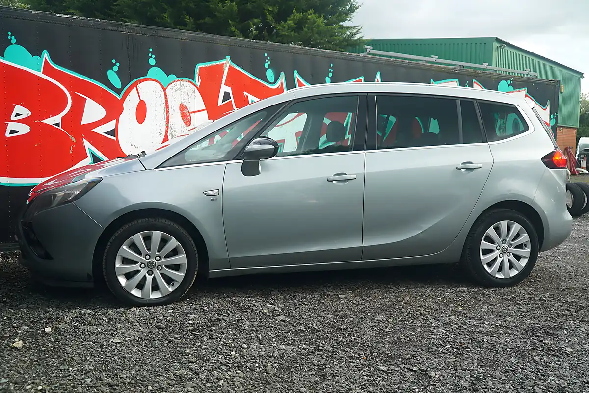 Used 2013 Vauxhall Zafira Tourer Se Silver - Interior and Exterior details 8