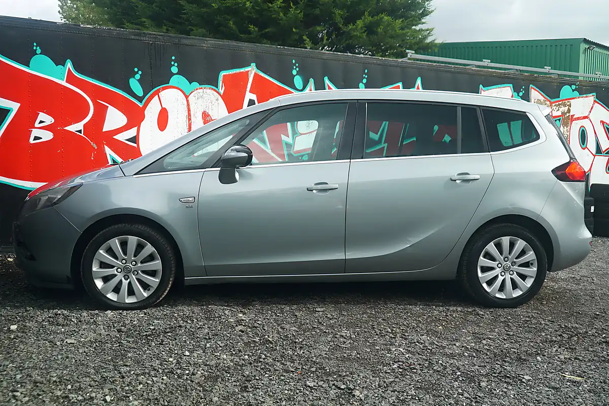Used 2013 Vauxhall Zafira Tourer Se Silver - Interior and Exterior details 9