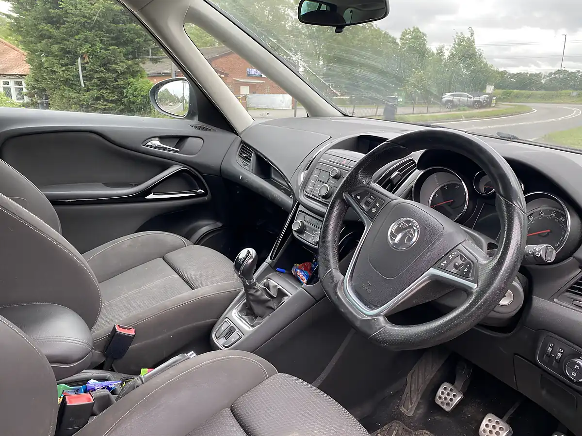 Used 2013 Vauxhall Zafira Tourer Sri Black - Interior and Exterior details 7