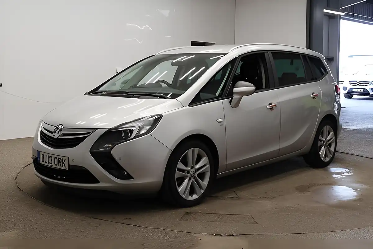 Used 2013 Vauxhall Zafira Tourer Sri Silver - Interior and Exterior details 2
