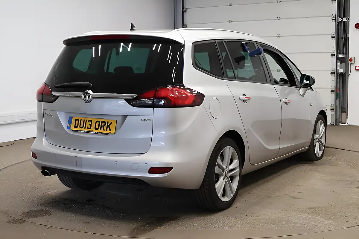 Used 2013 Vauxhall Zafira Tourer Sri Silver - Interior and Exterior details 4