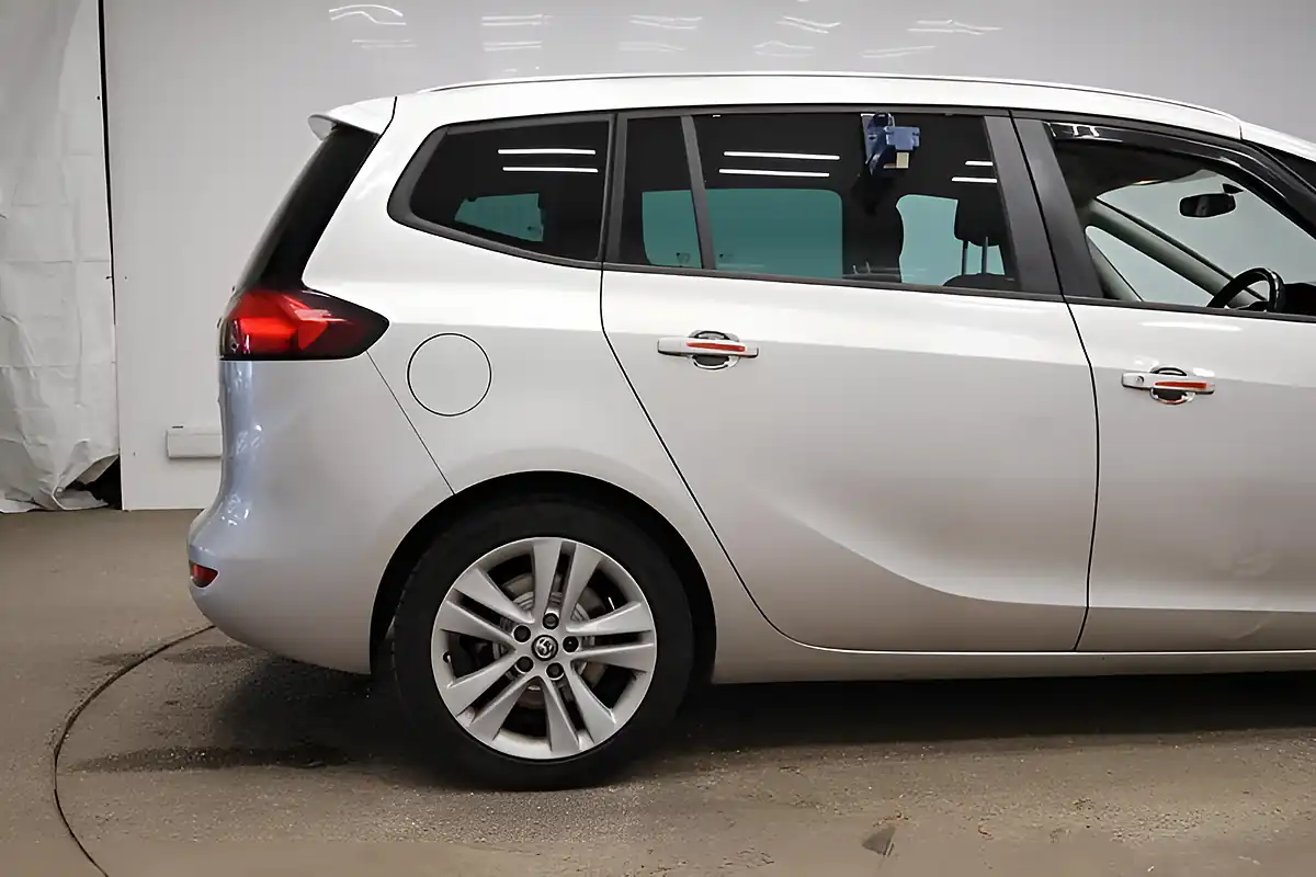 Used 2013 Vauxhall Zafira Tourer Sri Silver - Interior and Exterior details 5