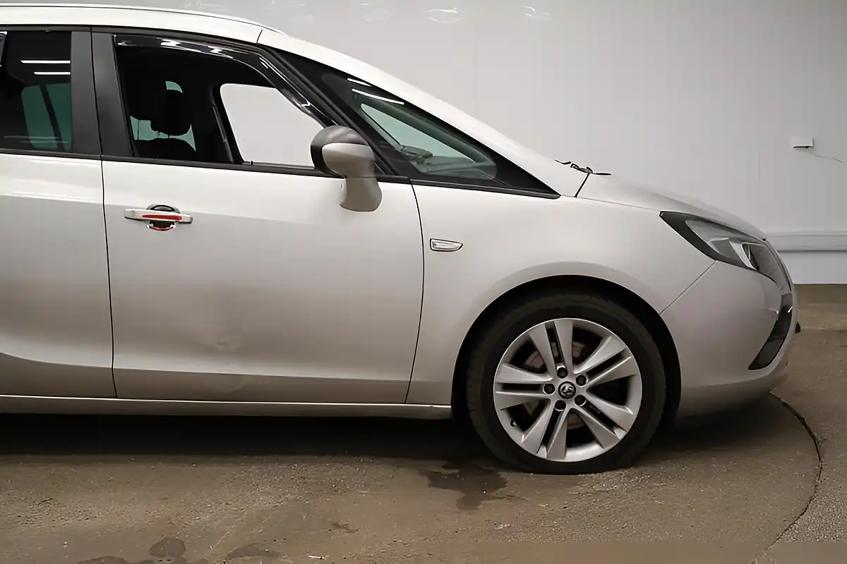 Used 2013 Vauxhall Zafira Tourer Sri Silver - Interior and Exterior details 6