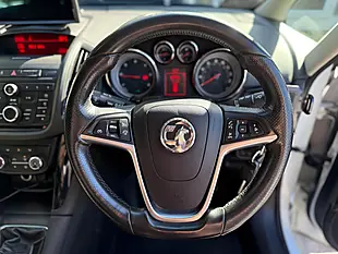 Used 2013 Vauxhall Zafira Tourer Sri White - Interior and Exterior details 14