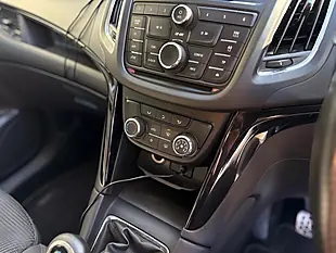 Used 2013 Vauxhall Zafira Tourer Sri White - Interior and Exterior details 17