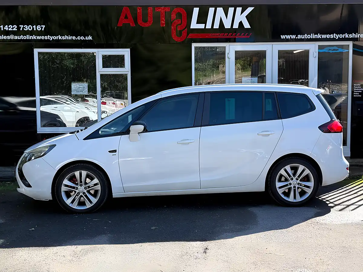 Used 2013 Vauxhall Zafira Tourer Sri White - Interior and Exterior details 2