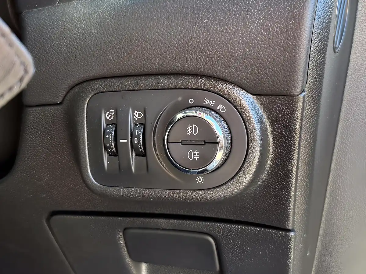 Used 2013 Vauxhall Zafira Tourer Sri White - Interior and Exterior details 20