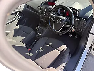 Used 2013 Vauxhall Zafira Tourer Sri White - Interior and Exterior details 9
