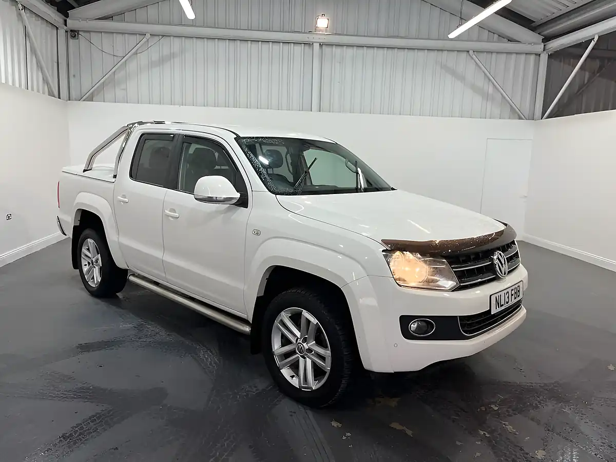 Used 2013 Volkswagen Amarok Highline White - Front View