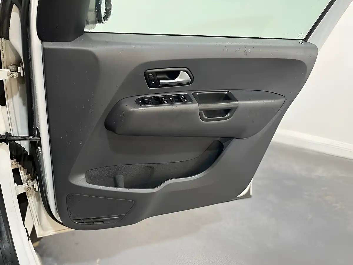 Used 2013 Volkswagen Amarok Highline White - Interior and Exterior details 10