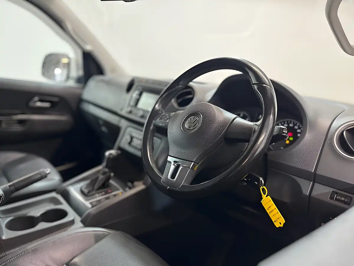Used 2013 Volkswagen Amarok Highline White - Interior and Exterior details 14