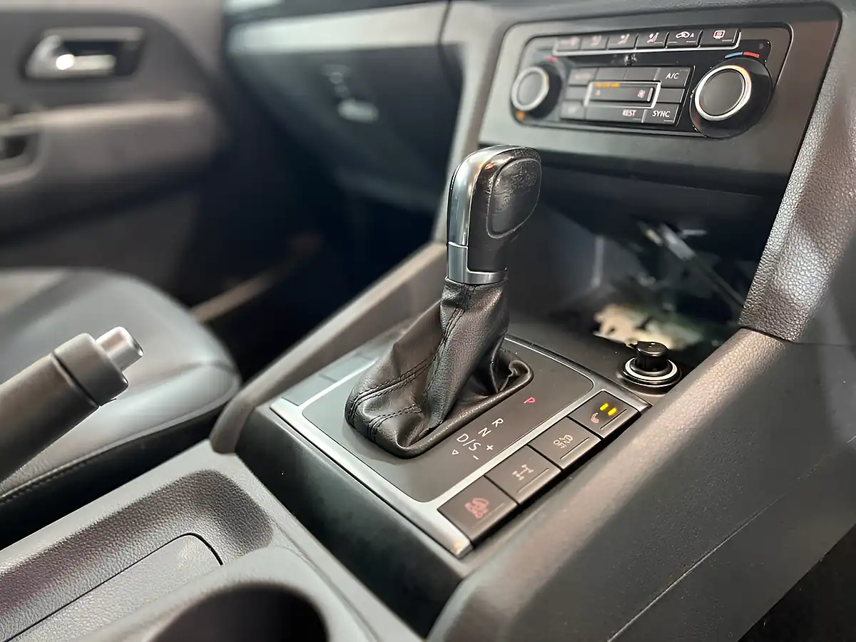 Used 2013 Volkswagen Amarok Highline White - Interior and Exterior details 20