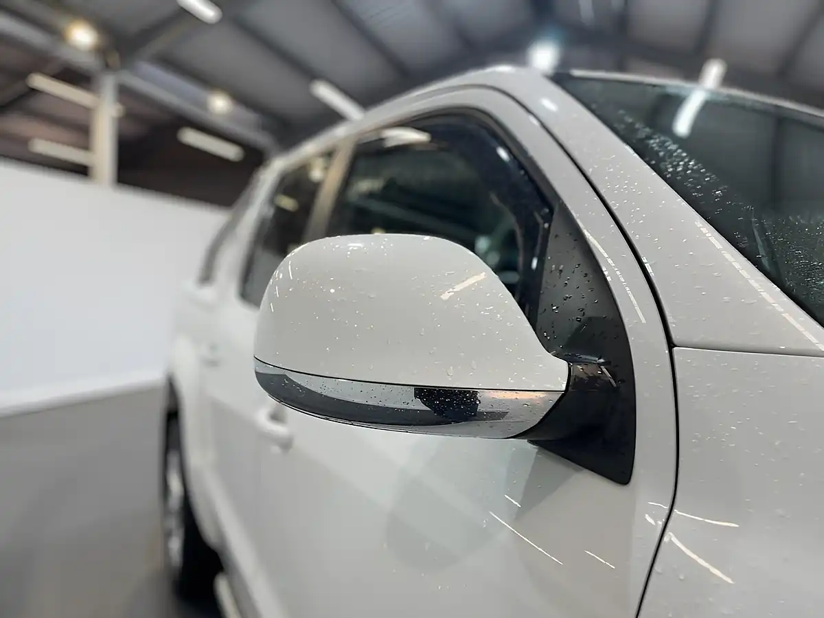 Used 2013 Volkswagen Amarok Highline White - Interior and Exterior details 8