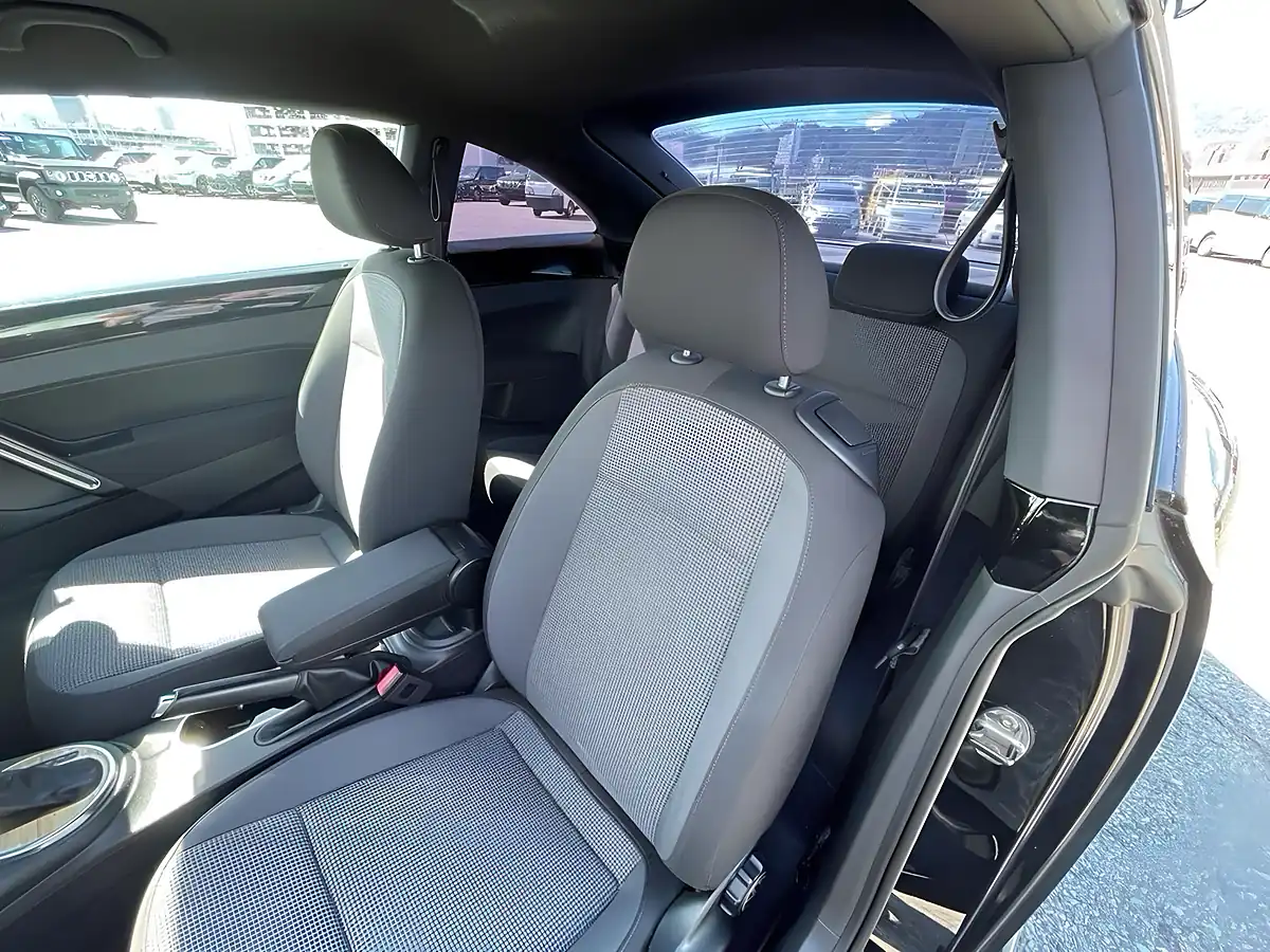 Used 2013 Volkswagen Beetle Design Black - Interior and Exterior details 13