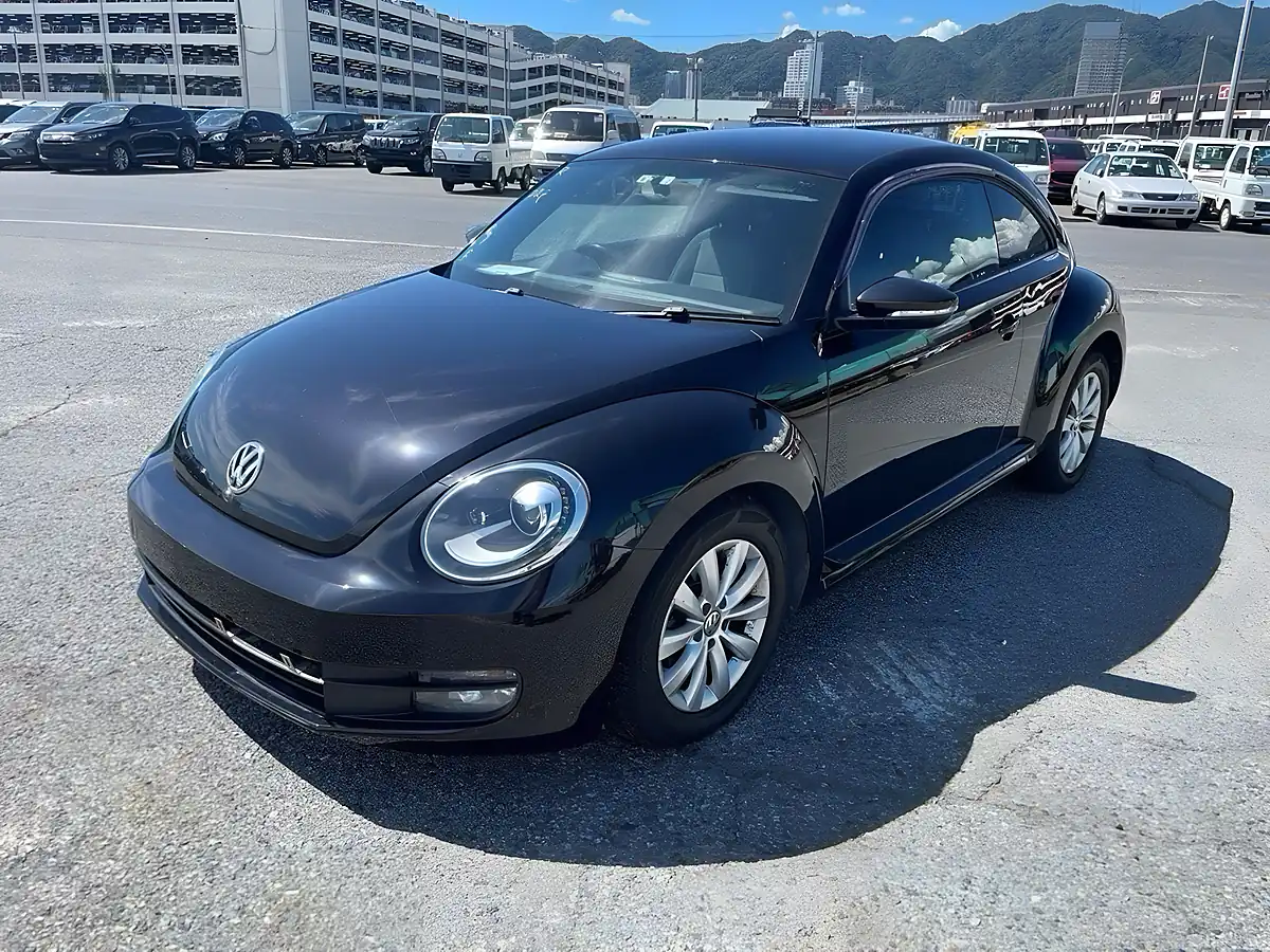 Used 2013 Volkswagen Beetle Design Black - Interior and Exterior details 3