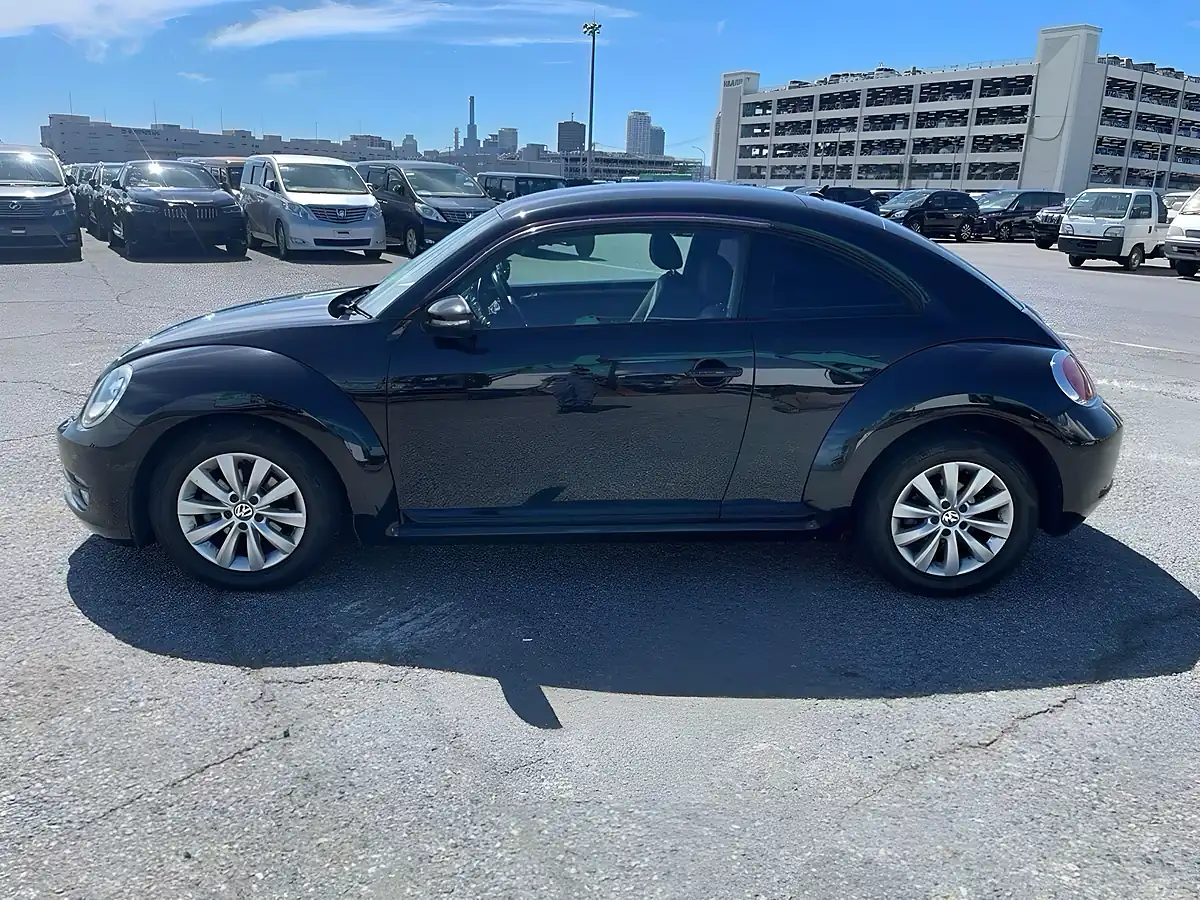 Used 2013 Volkswagen Beetle Design Black - Interior and Exterior details 6