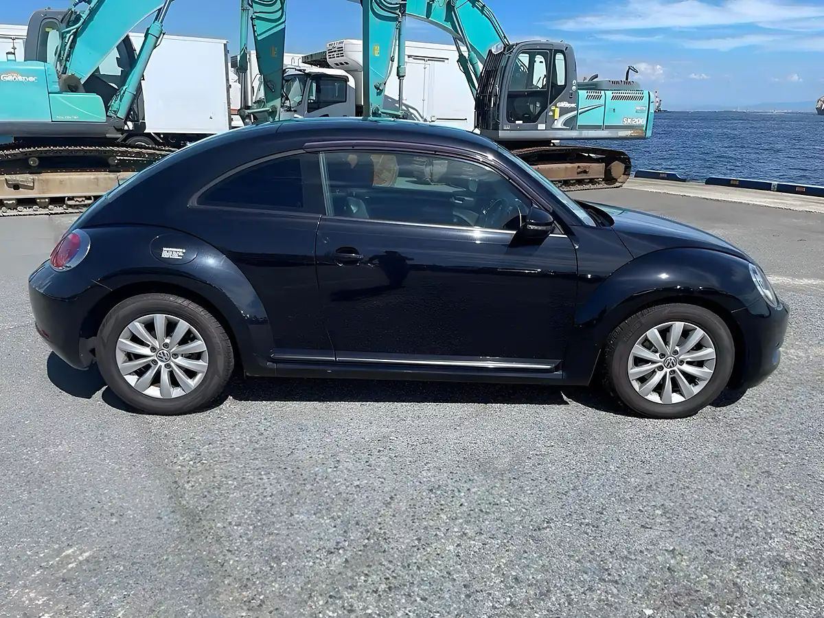 Used 2013 Volkswagen Beetle Design Black - Interior and Exterior details 7