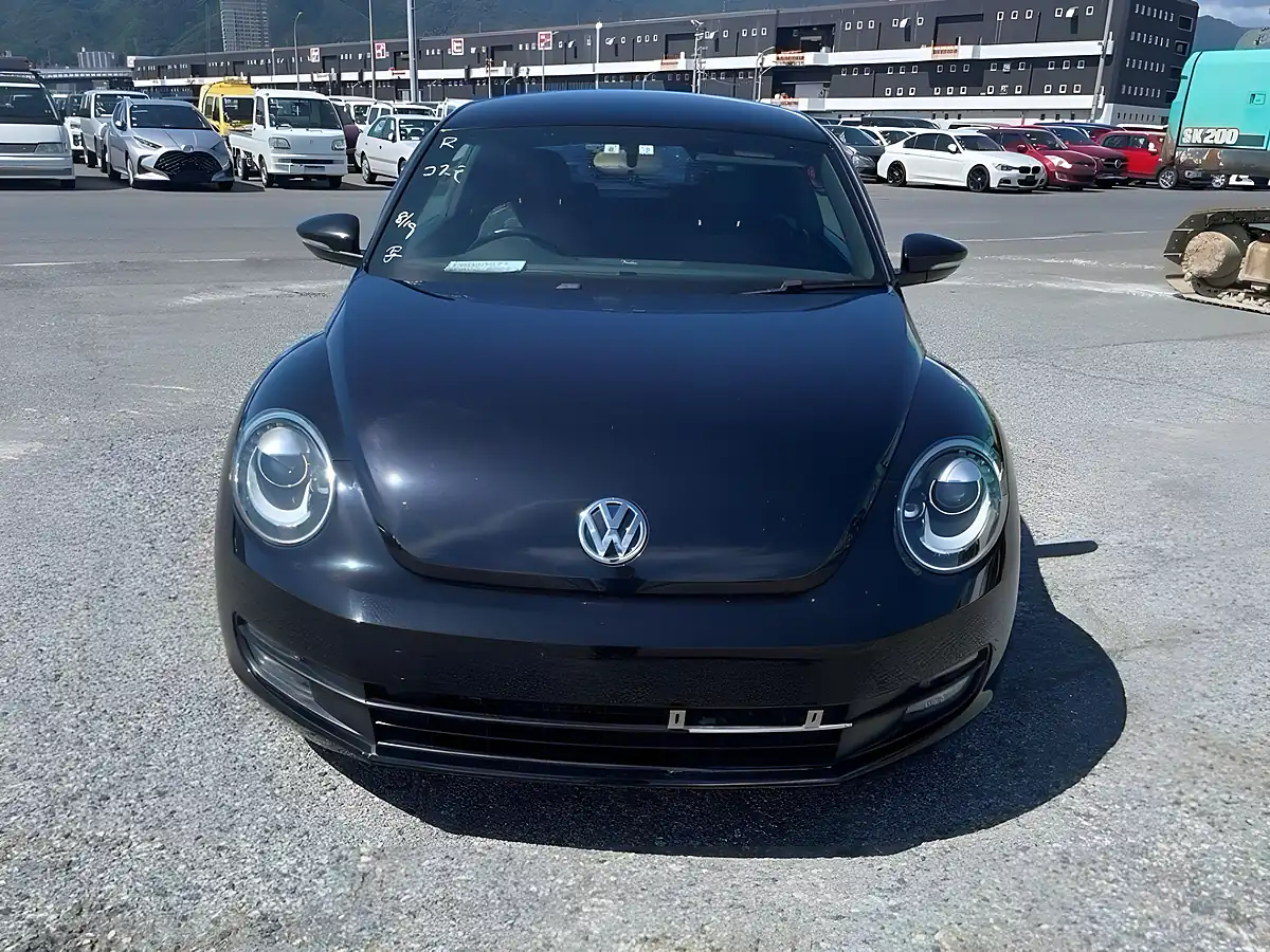 Used 2013 Volkswagen Beetle Design Black - Interior and Exterior details 9