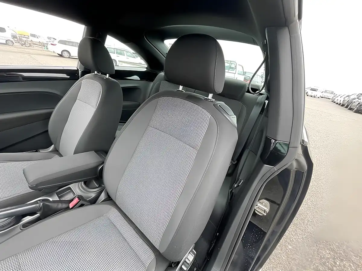 Used 2013 Volkswagen Beetle Design Black - Interior and Exterior details 14