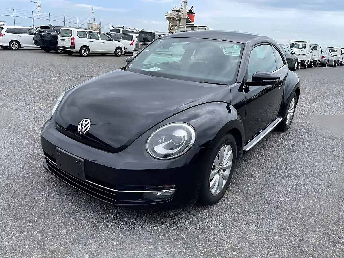 Used 2013 Volkswagen Beetle Design Black - Interior and Exterior details 4