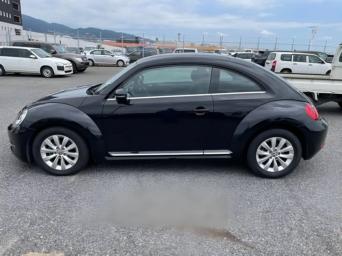 Used 2013 Volkswagen Beetle Design Black - Interior and Exterior details 5
