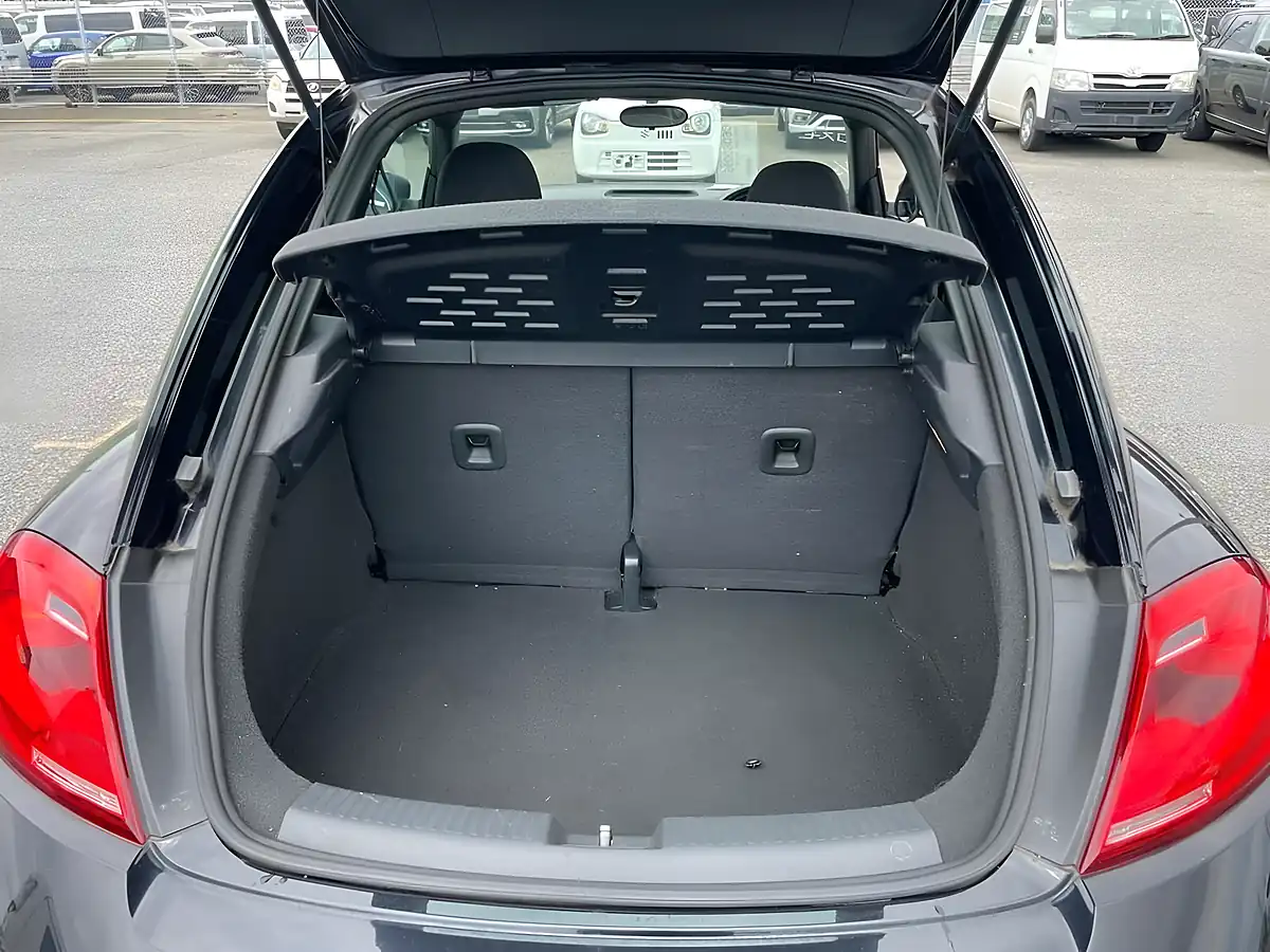 Used 2013 Volkswagen Beetle Design Black - Interior and Exterior details 7