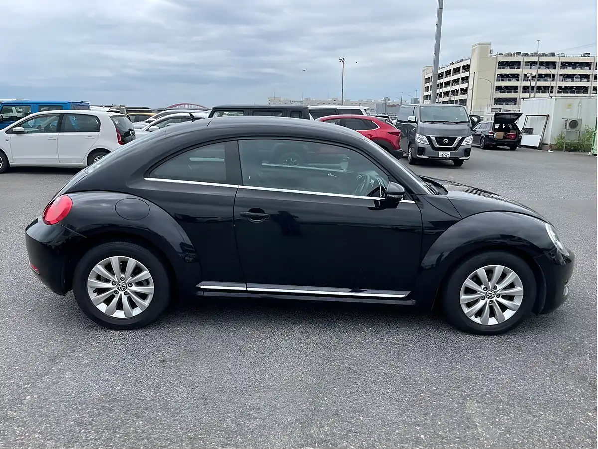 Used 2013 Volkswagen Beetle Design Black - Interior and Exterior details 9
