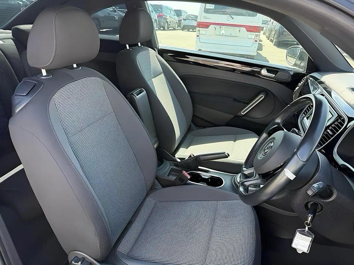Used 2013 Volkswagen Beetle Design Deep Black Pearl - Interior and Exterior details 10