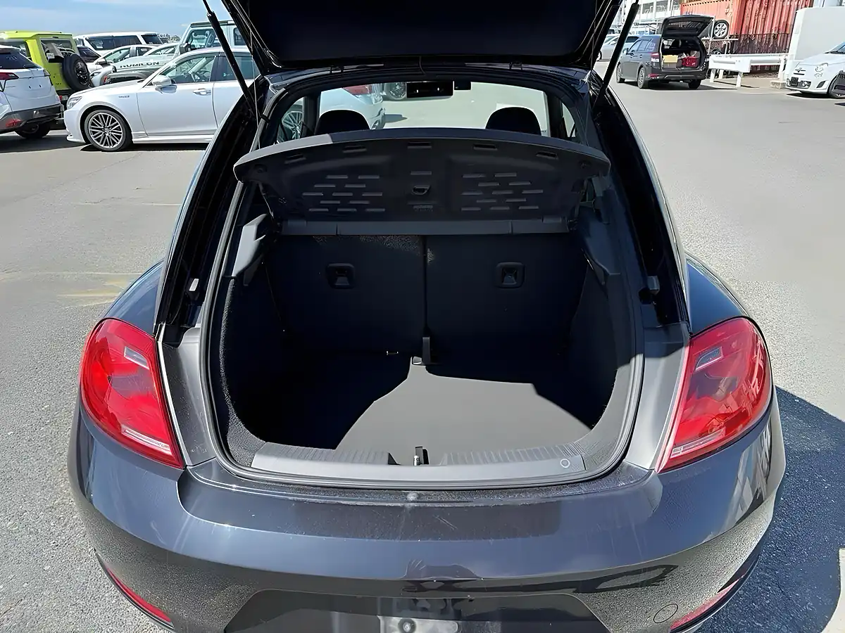 Used 2013 Volkswagen Beetle Design Deep Black Pearl - Interior and Exterior details 15