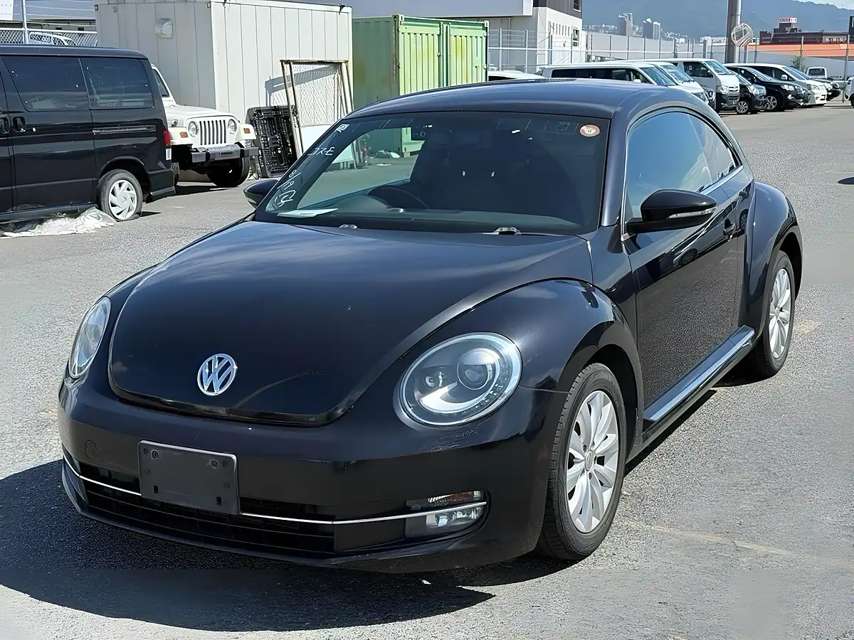 Used 2013 Volkswagen Beetle Design Deep Black Pearl - Interior and Exterior details 3