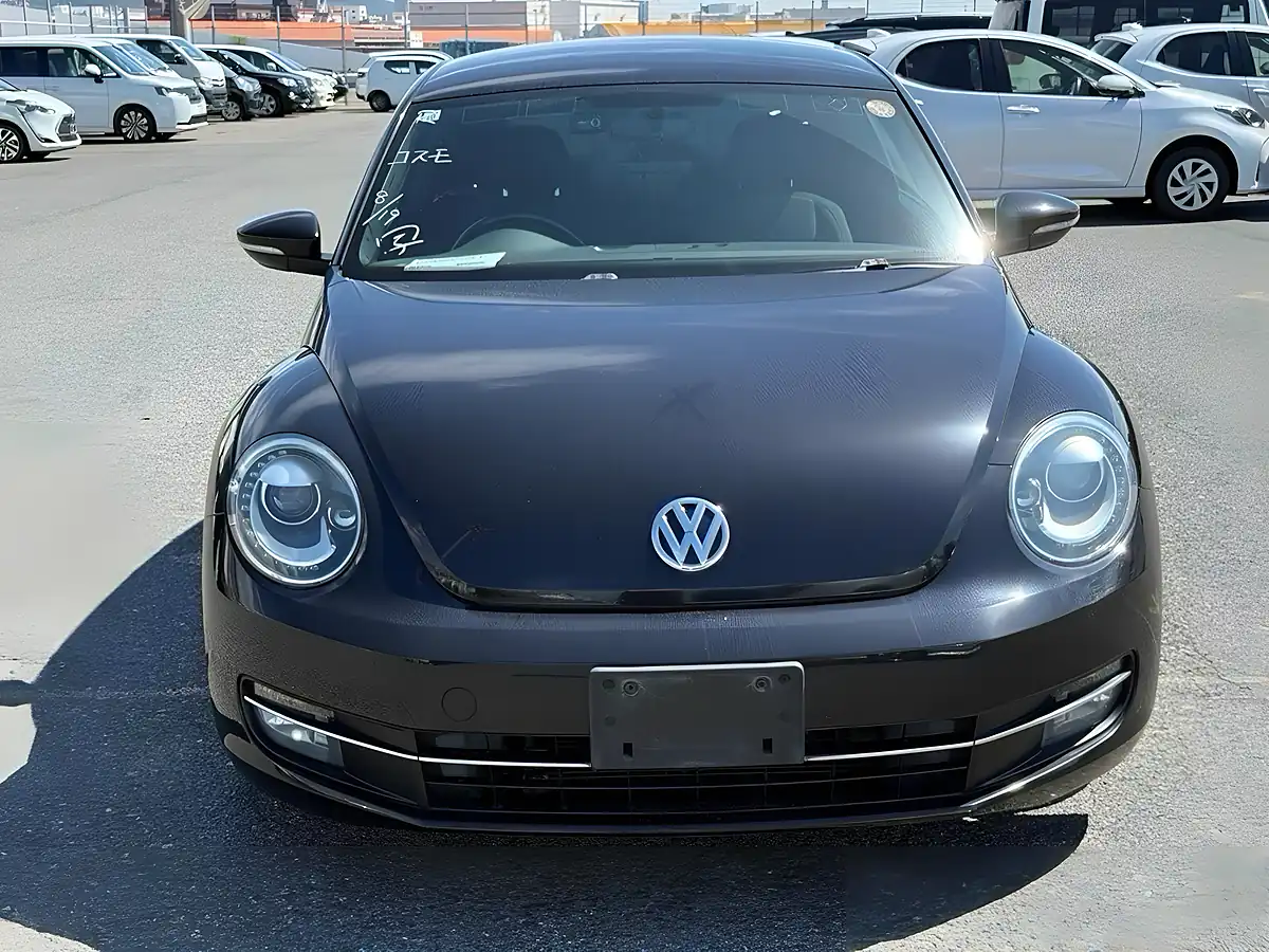 Used 2013 Volkswagen Beetle Design Deep Black Pearl - Interior and Exterior details 8