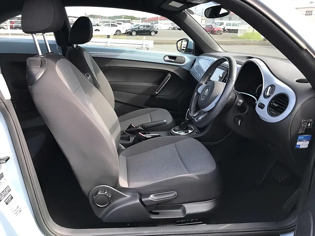 Used 2013 Volkswagen Beetle Design Denim Blue - Interior and Exterior details 10