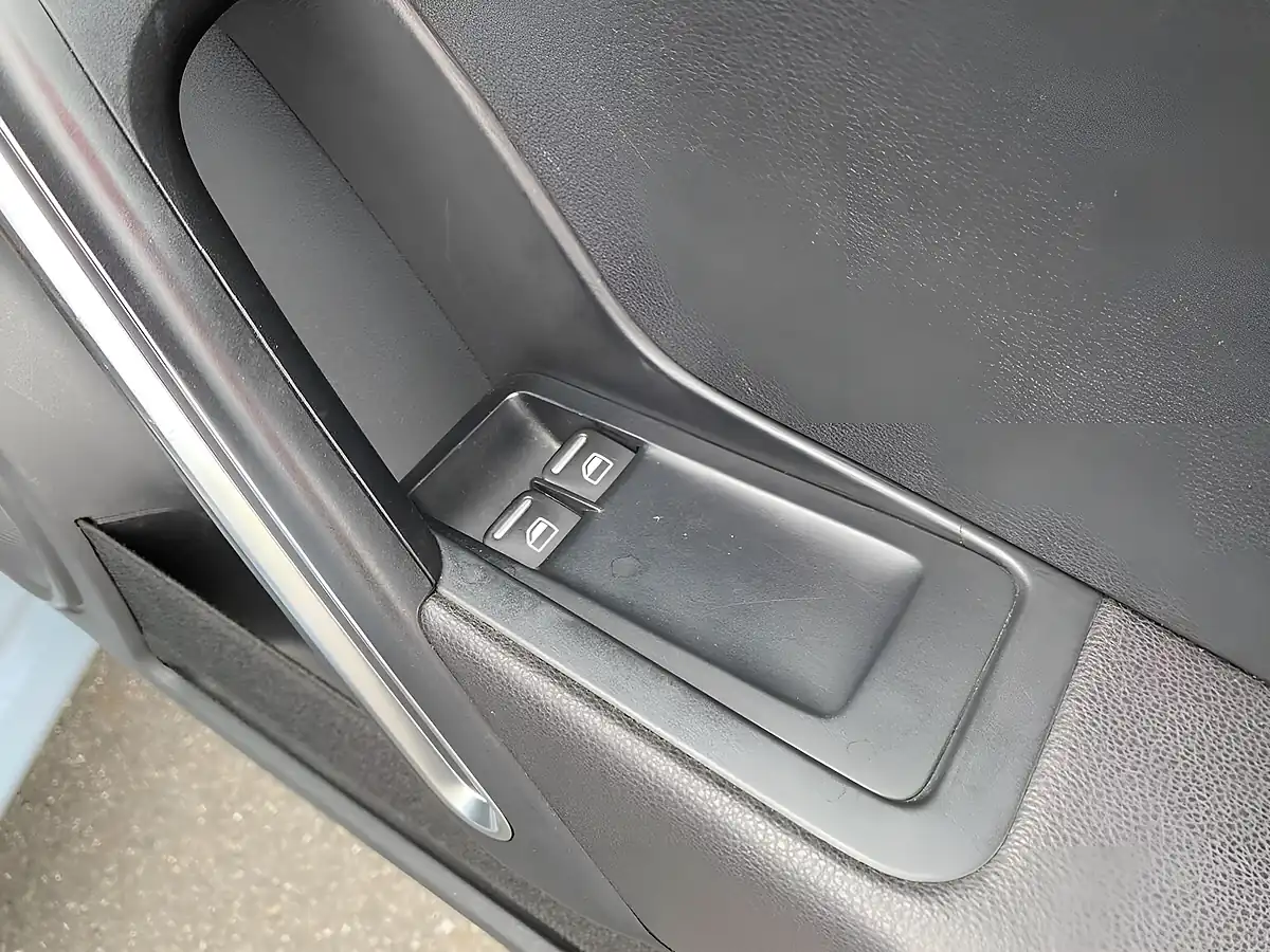 Used 2013 Volkswagen Beetle Design (leather) Denim Blue - Interior and Exterior details 15