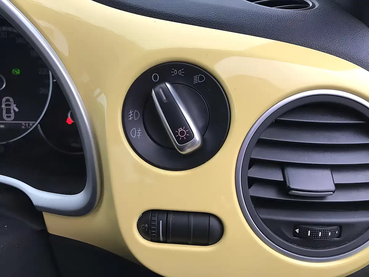 Used 2013 Volkswagen Beetle Design (leather) Sunflower Yellow - Interior and Exterior details 11
